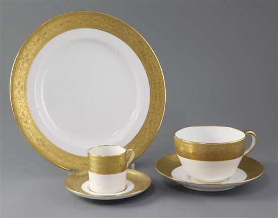 A Spode Copelands China eighty piece gilt and white tea, dinner and coffee service, dinner plates 25.5cm, some damage